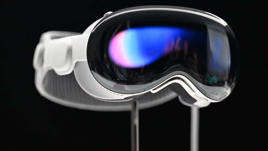 Apple's $3,499 Vision Pro headset sees strong demand in early pre-orders, shipping dates extend to March