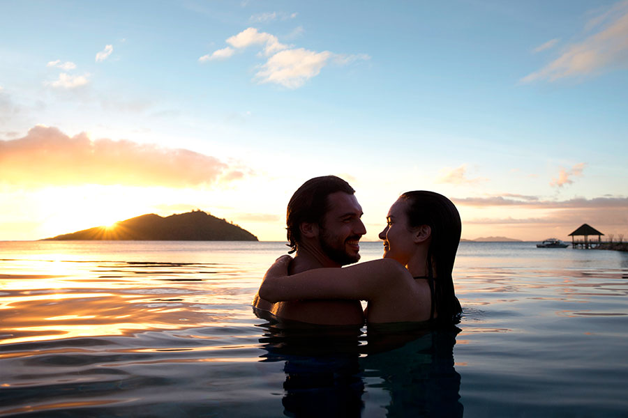 Tragic events occur during this couples Fijian honeymoon. This is what transpired.