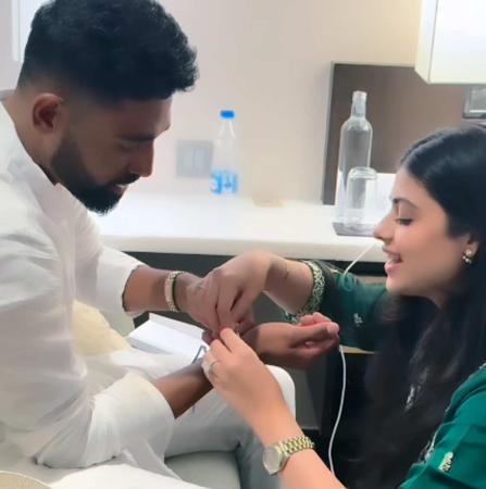 Zanai Bhosle Ties Rakhi to Mohammed Siraj; Festive Video Wins Hearts