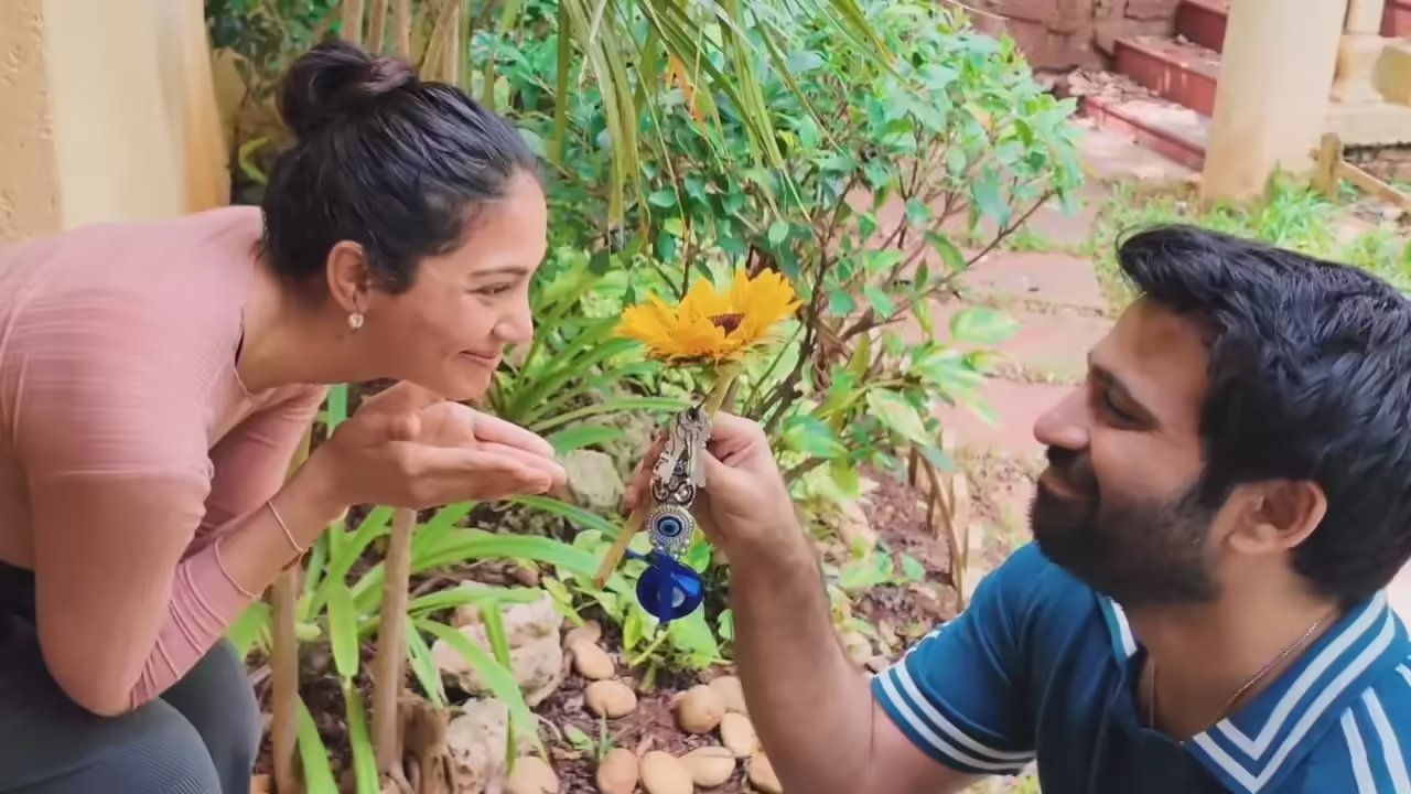 Parmeet Sethi gives Yogita Bihani a health tip: ‘Wann immer ein Salat dabei ist…’