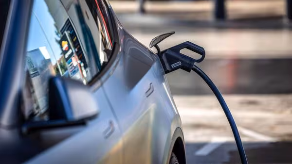 From October 2026, electric vehicles in India will be equipped with a pedestrian warning system or AVAS. How it operates