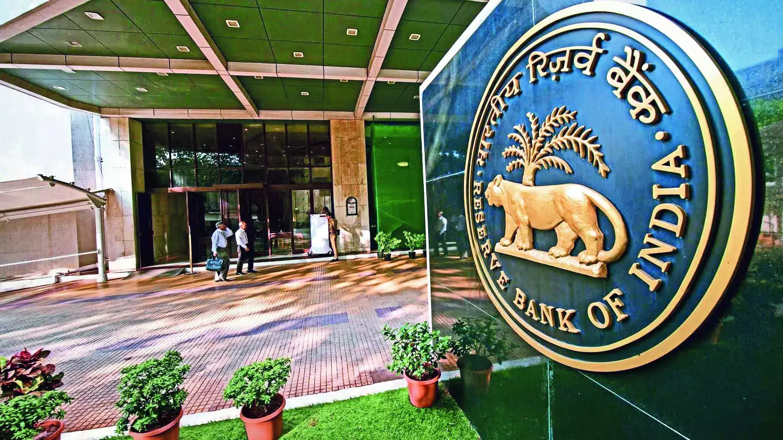SBI looks to focus on deal financing within its own territory, as a draft regulation from the RBI proposes an even playing field for Indian banks